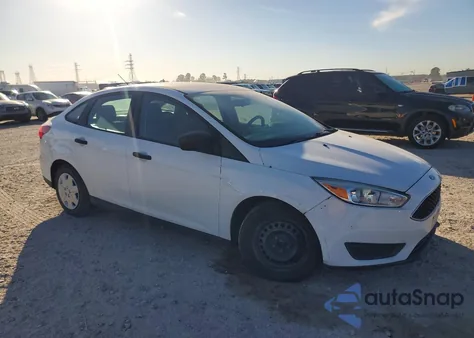 2018 Ford Focus S z USA, uszkodzony, nr VIN 1FADP3E2XJL246360